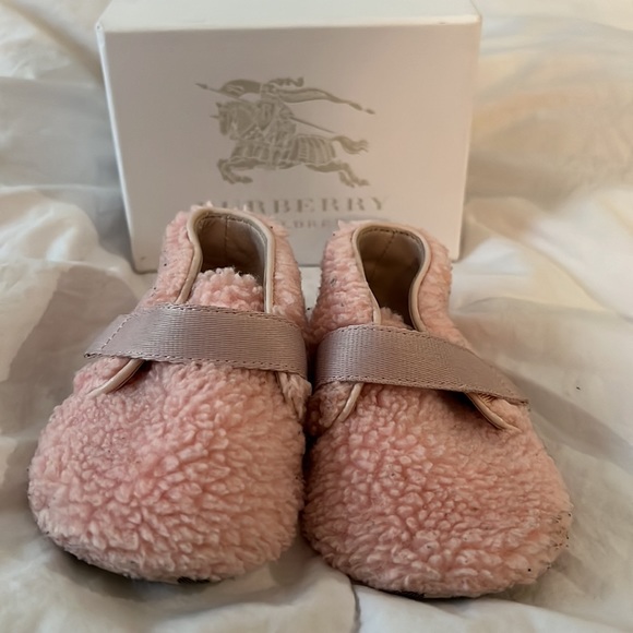 Burberry Sheepskin Infant Booties - Picture 3 of 7